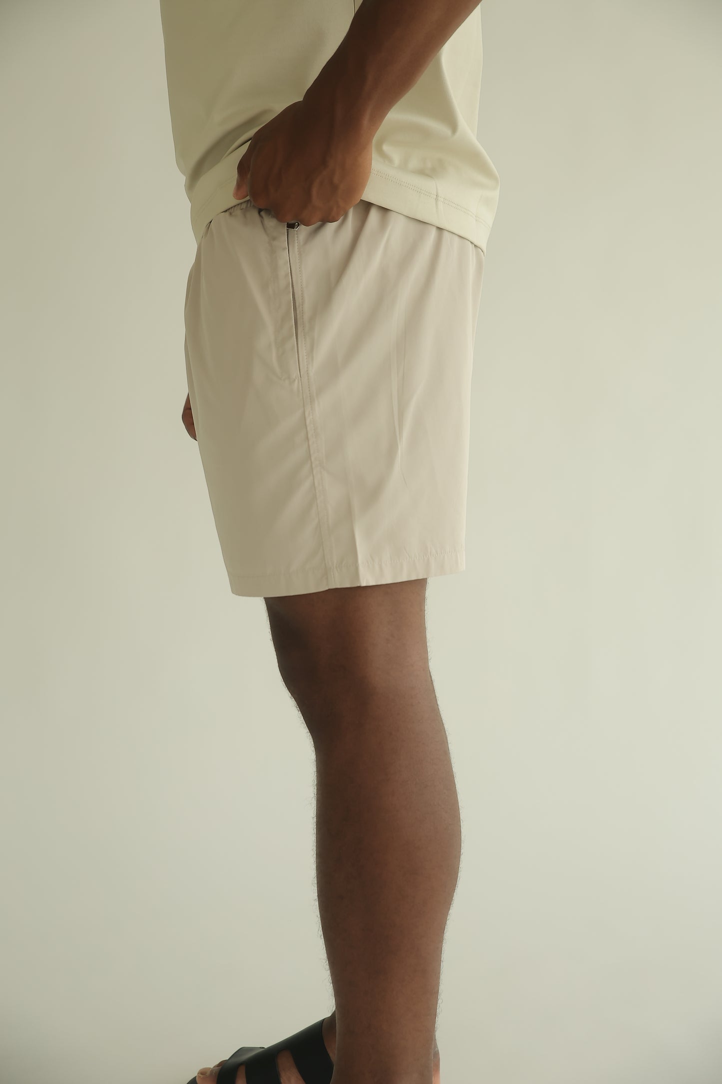 DE SUAVE MOTION TECH SHORT BEIGE