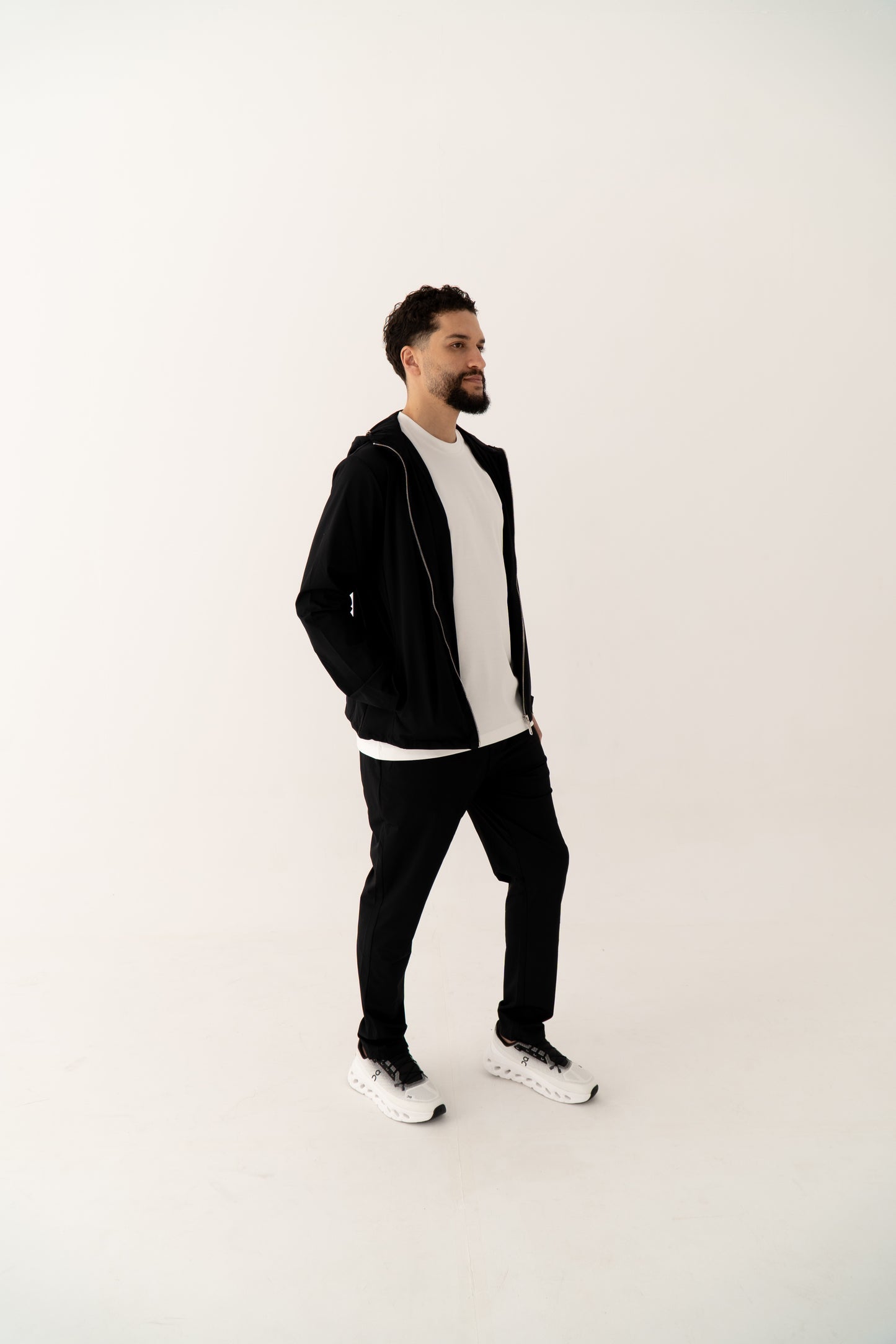 stijlvolle zwarte tracksuit moderne sportkleding