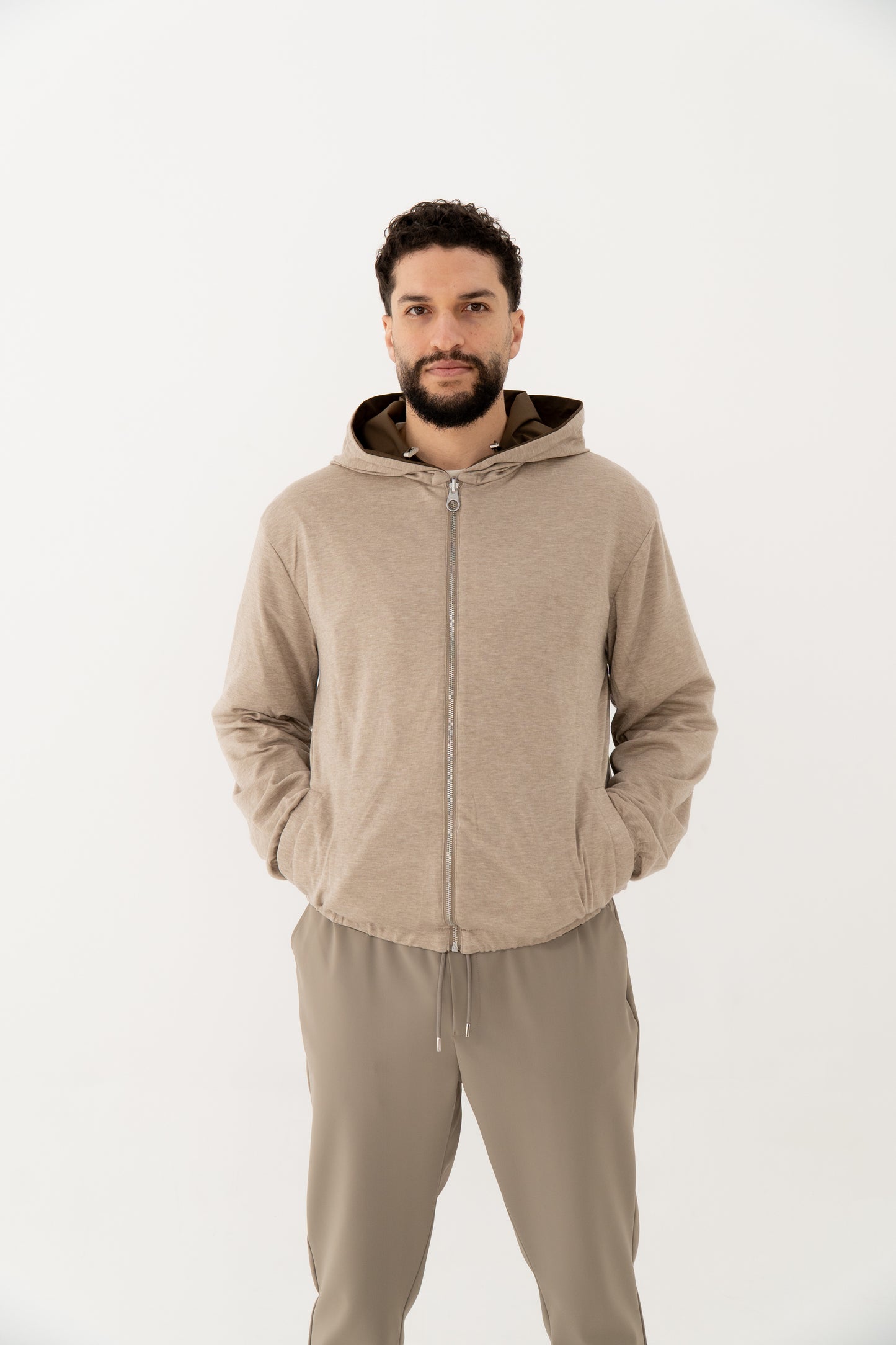 lichte bruine jas casual heren outfit