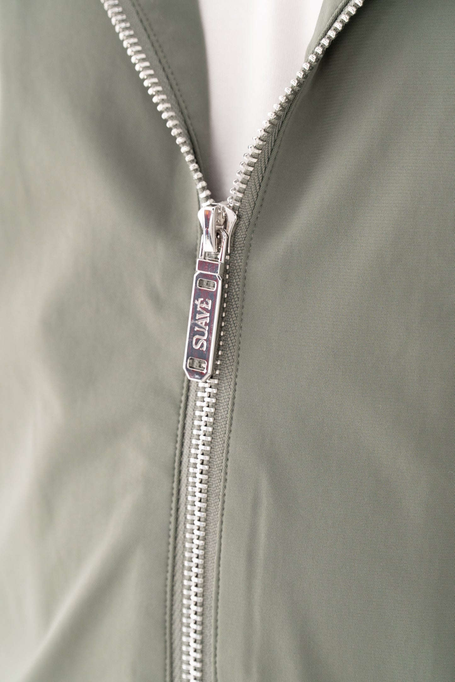 stijlvolle groene tracksuit moderne sportkleding