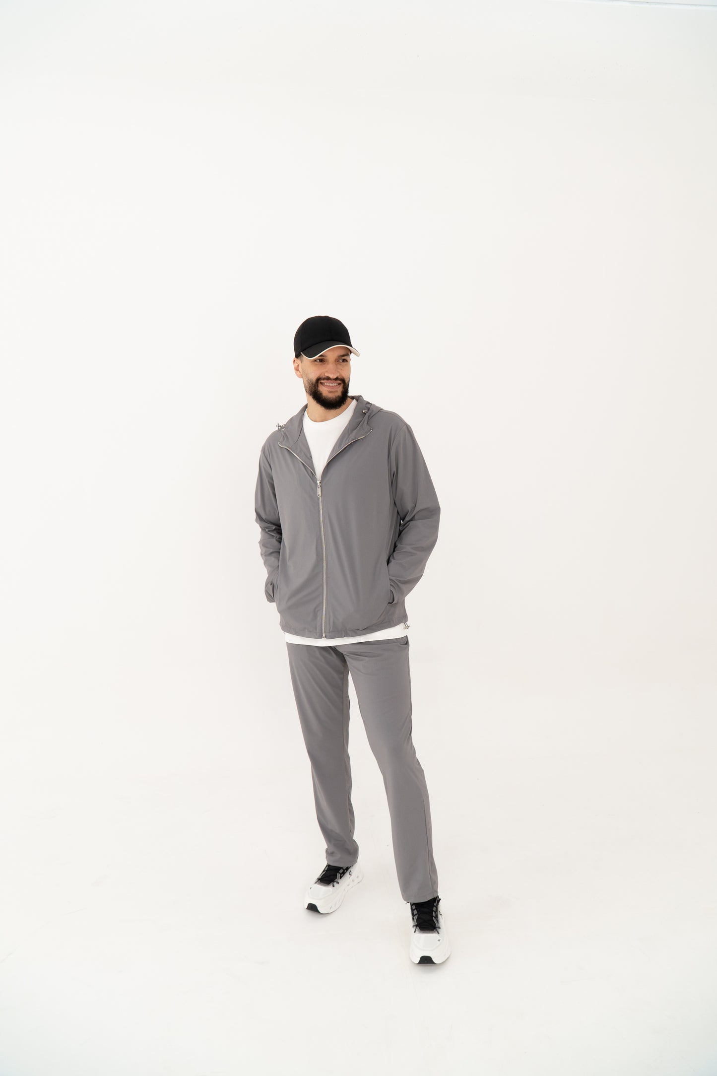 premium grijs trainingspak comfortabele sportoutfit