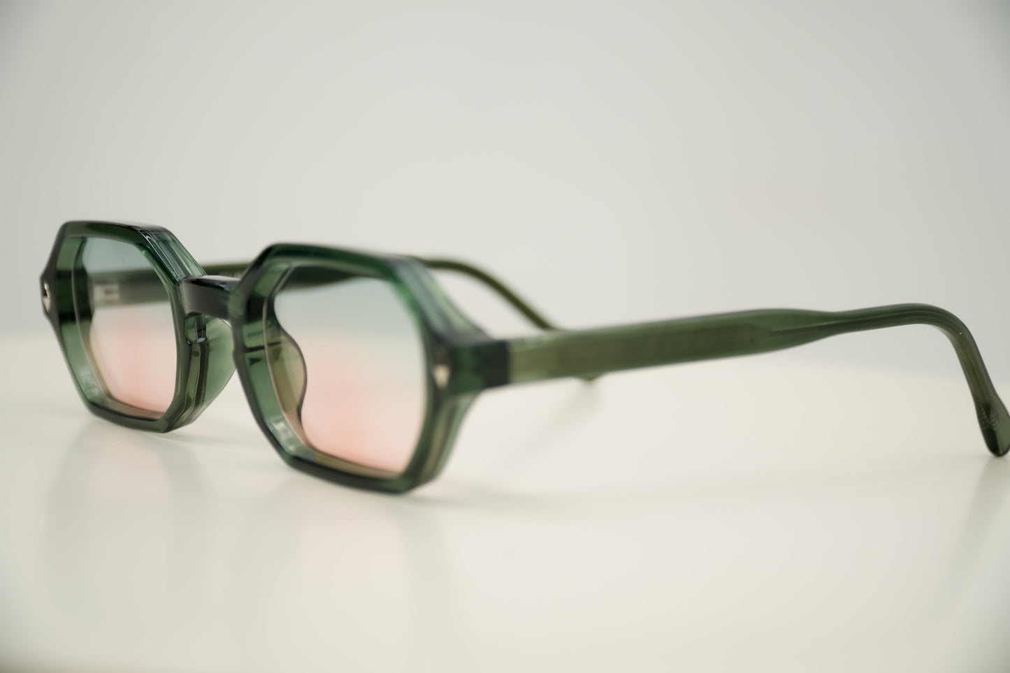 The Essential Glasses Peacock Green/Red
