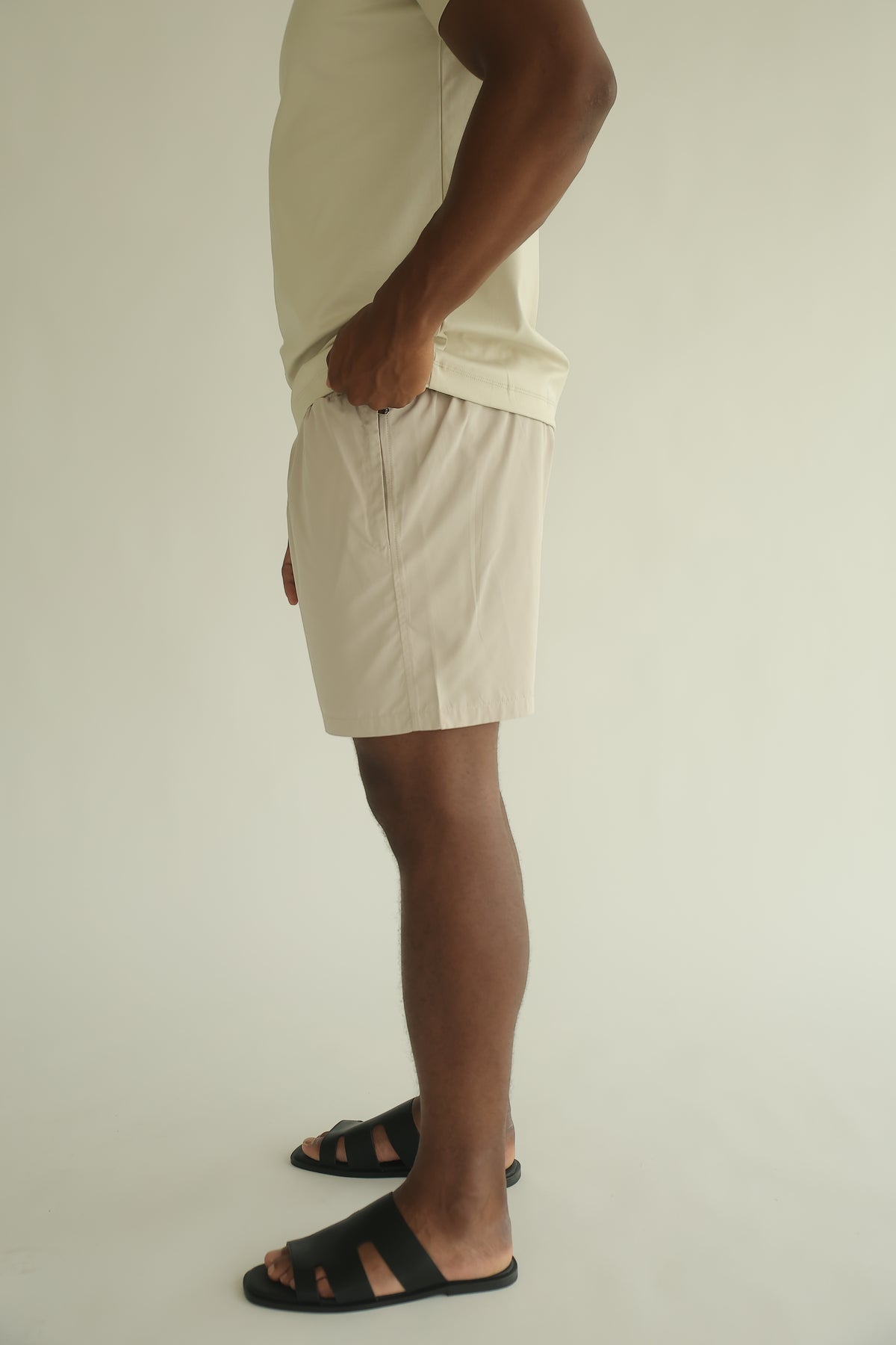 DE SUAVE MOTION TECH SHORT BEIGE