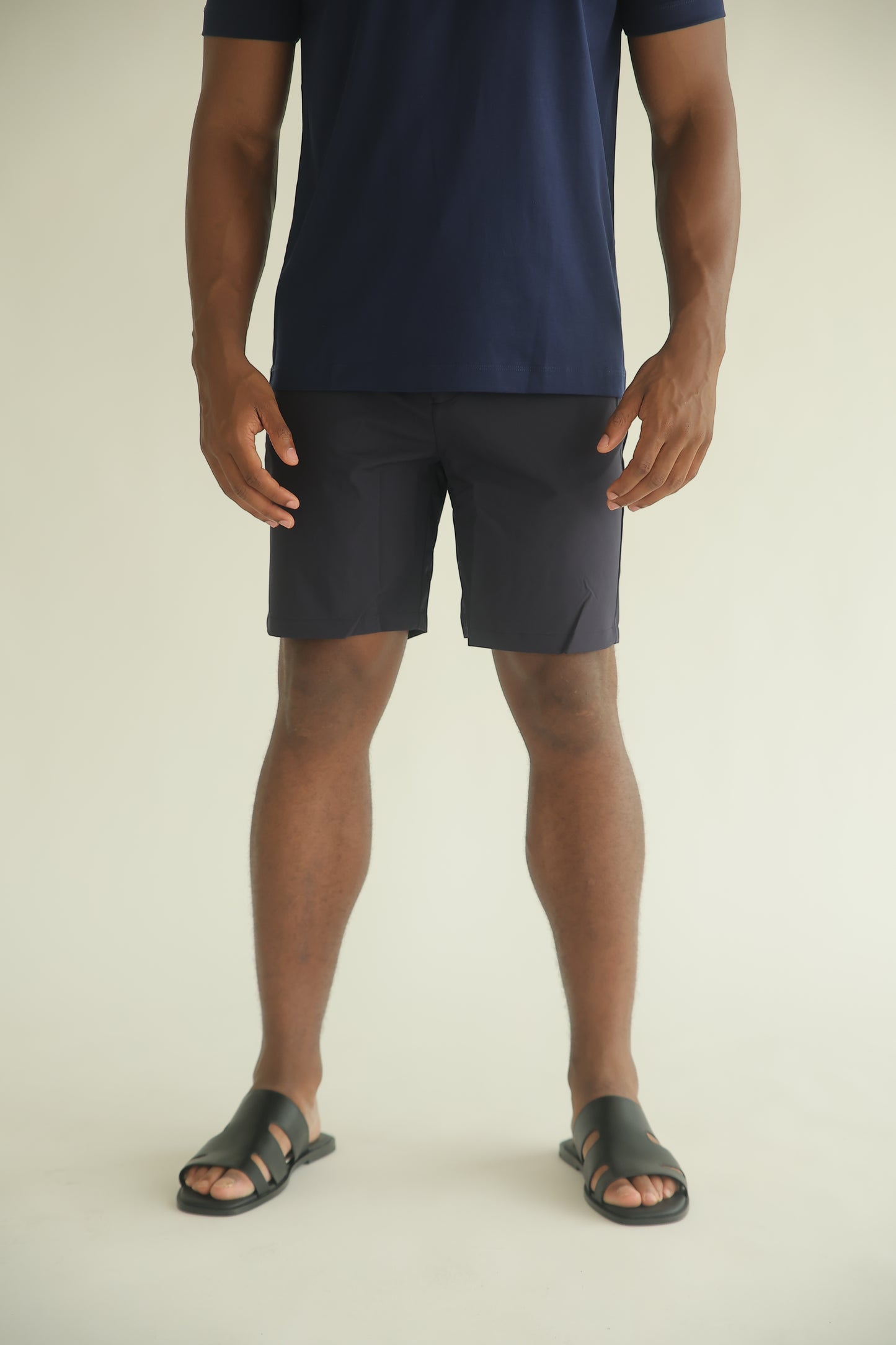 DE SUAVE MOTION TECH SHORT MARINE BLAUW